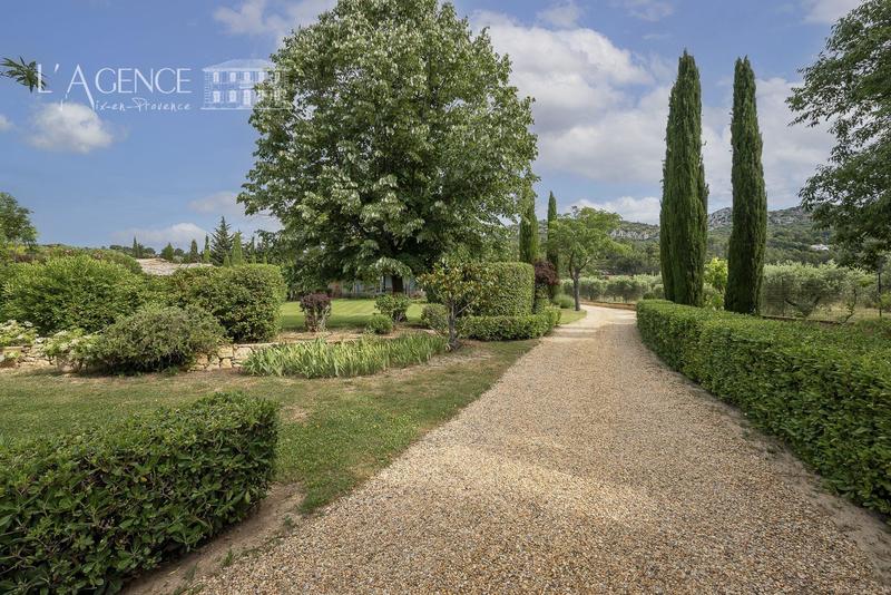 Maison - 280 m² - 8 pièces