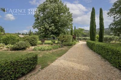 Maison - 280 m² - 8 pièces