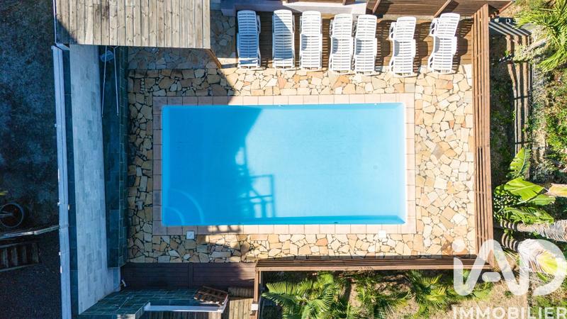 Maison - 215 m² - 7 pièces