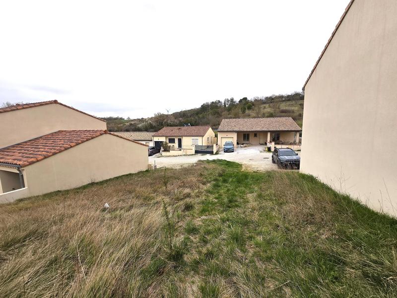 Terrain constructible - 621 m²