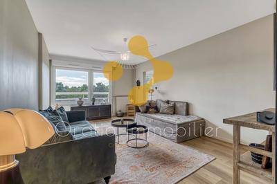 Appartement - 84 m² - 4 pièces