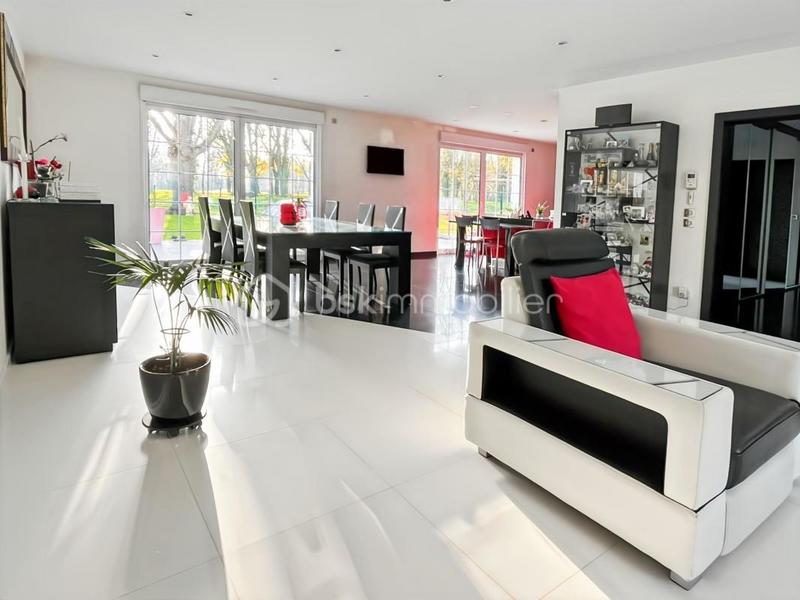 Demeure - 341 m² - 7 pièces