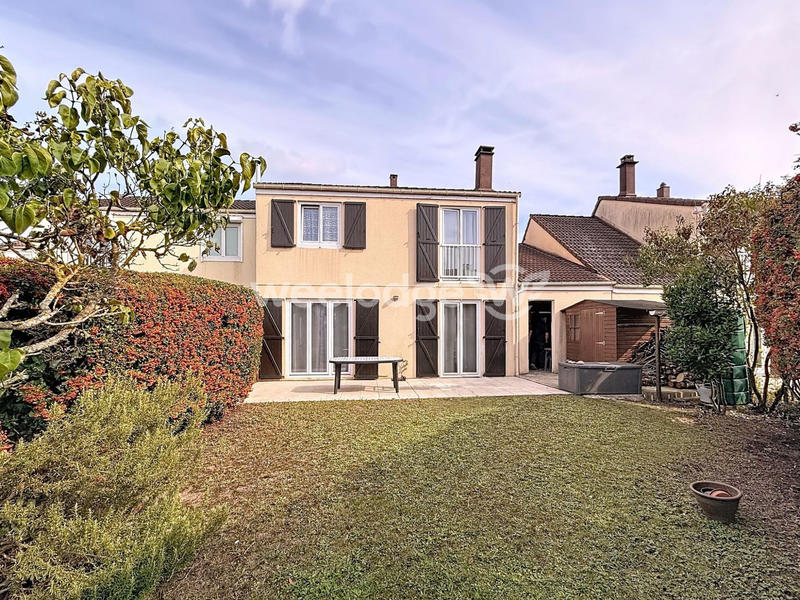 Maison - 96 m² - 5 pièces