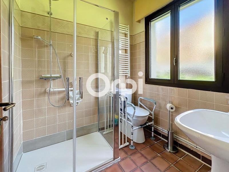 Maison - 220 m² - 6 pièces