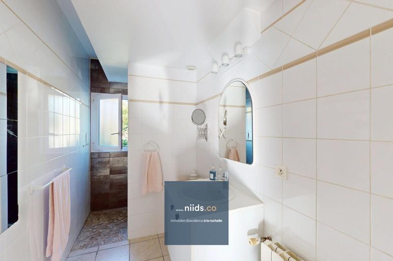 Maison - 214 m² - 7 pièces