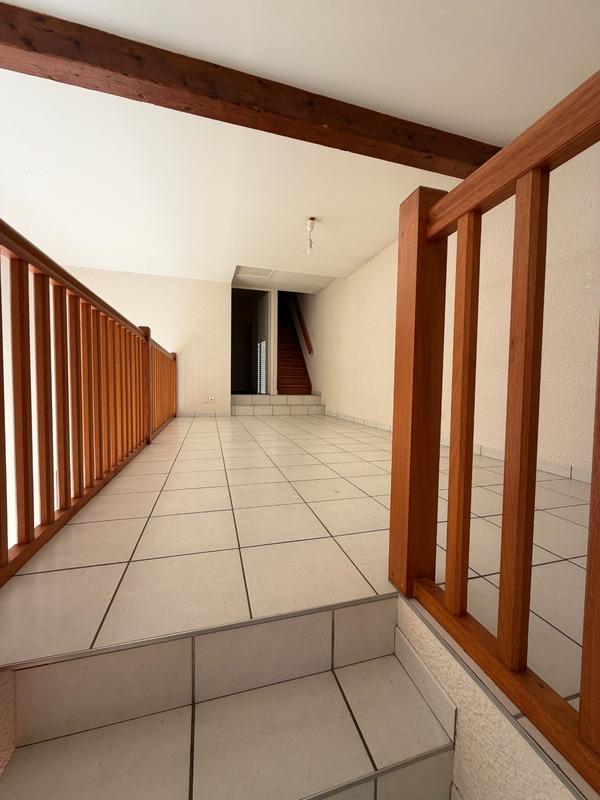 Maison - 200 m² - 8 pièces