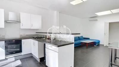 Studio - 184 m² - 8 pièces