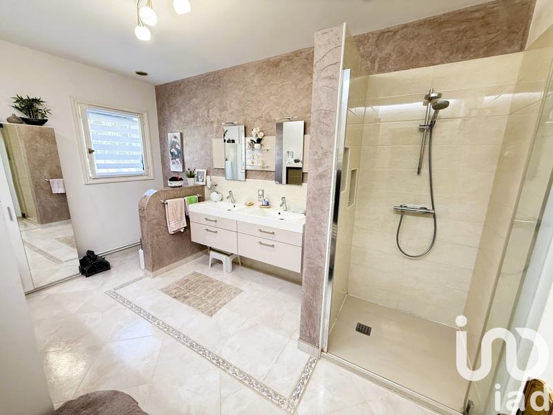 Maison - 176 m² - 9 pièces