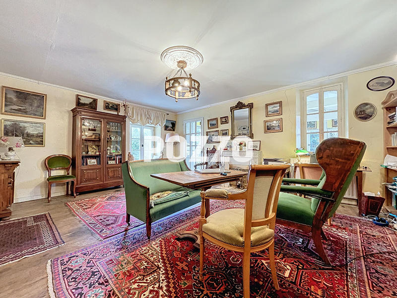 Maison - 439 m² - 16 pièces