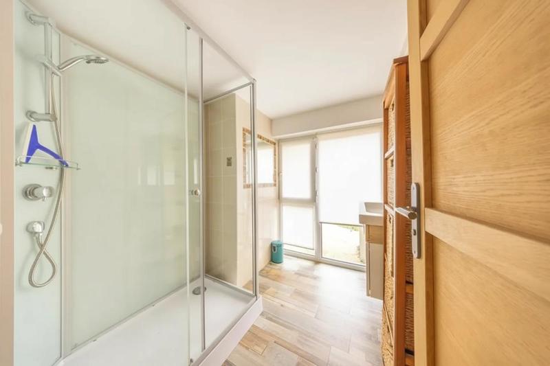 Maison - 250 m² - 8 pièces