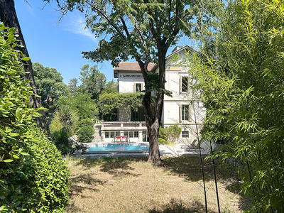 Maison - 207 m² - 8 pièces