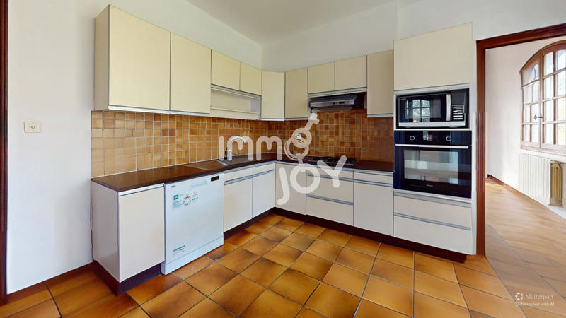 Maison - 220 m² - 8 pièces