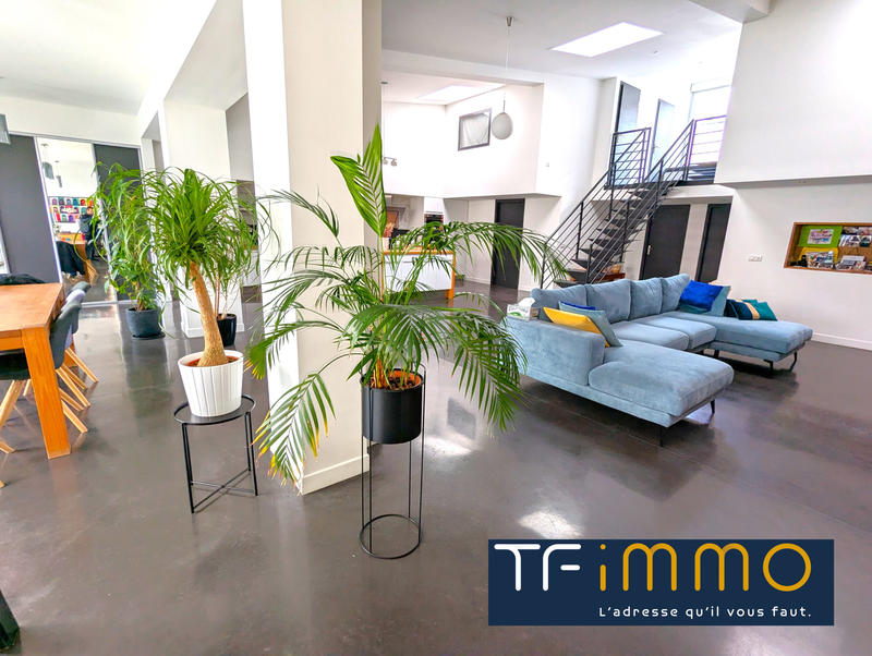 Maison - 238 m² - 6 pièces