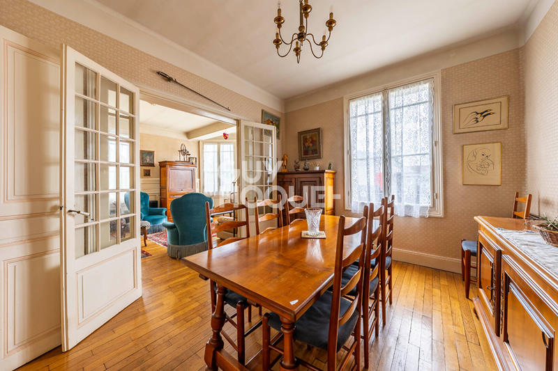 Maison - 182 m² - 9 pièces