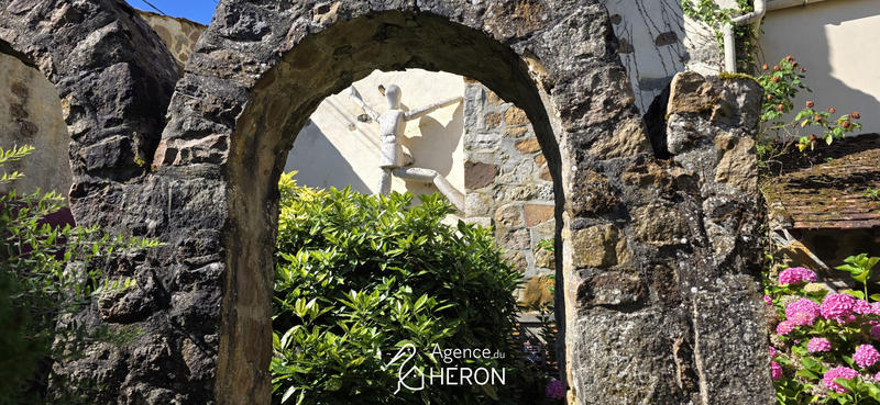 Maison - 201 m² - 7 pièces