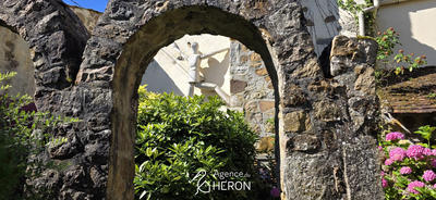 Maison - 201 m² - 7 pièces