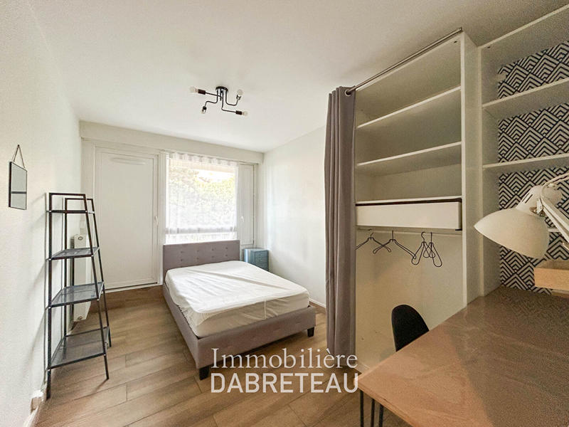 Chambre - 111 m² - 7 pièces