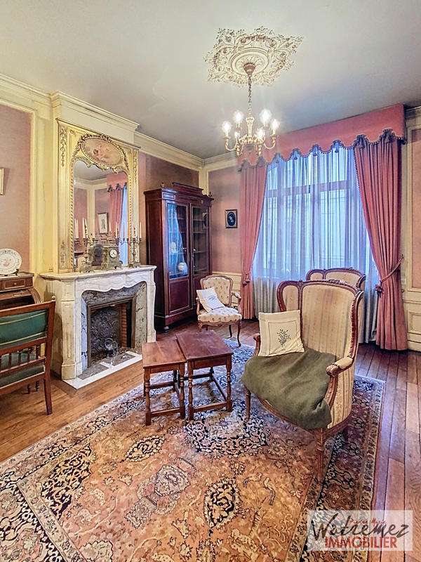 Maison - 254 m² - 10 pièces