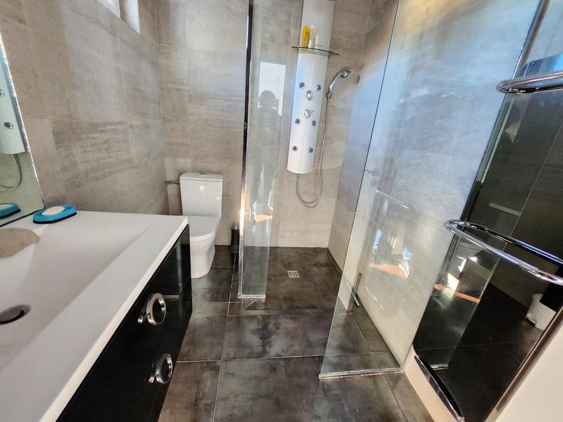 Maison - 200 m² - 8 pièces