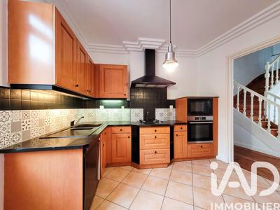 Maison - 227 m² - 7 pièces