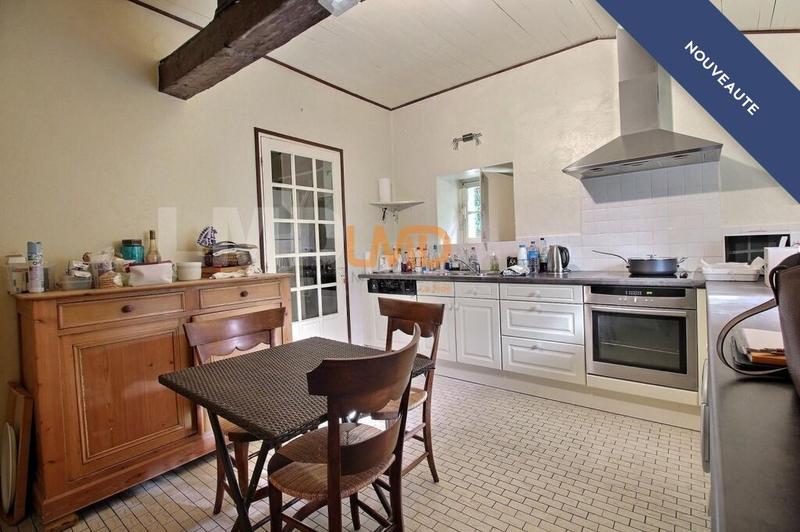 Demeure - 261 m² - 8 pièces