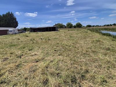 Terrain constructible - 4 200 m²