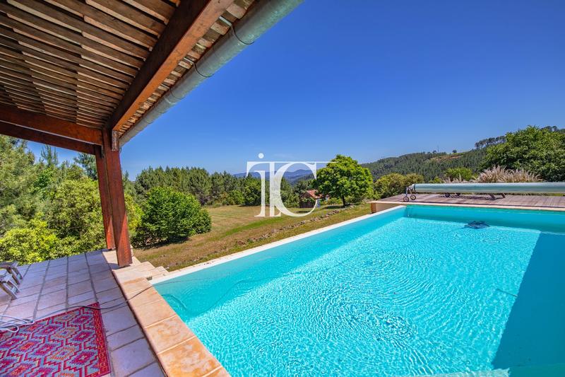 Maison - 301 m² - 8 pièces