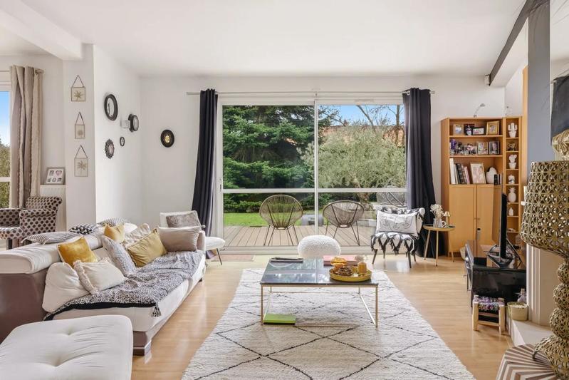 Maison - 235 m² - 7 pièces