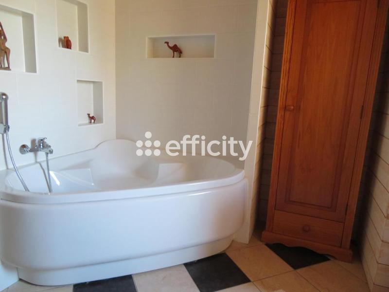 Maison - 212 m² - 7 pièces