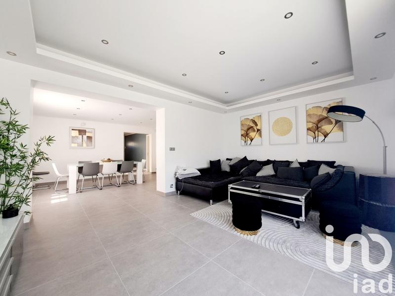 Maison - 533 m² - 24 pièces