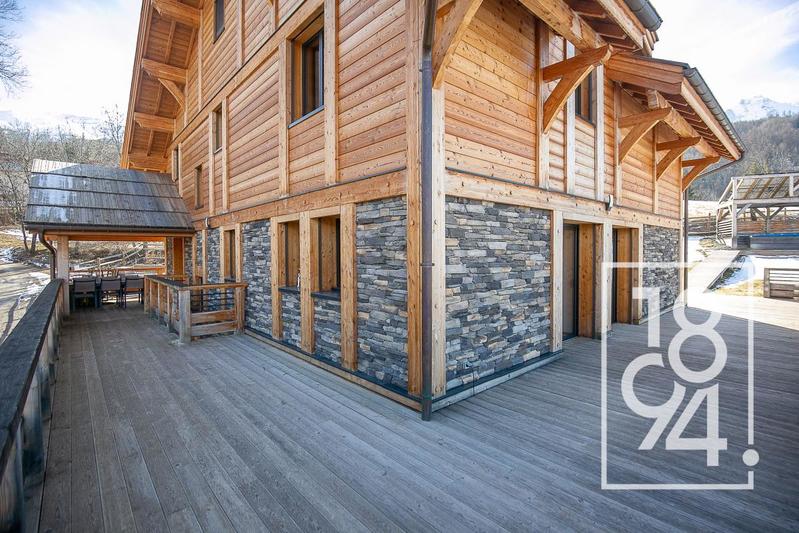 Châlet - 338 m² - 10 pièces