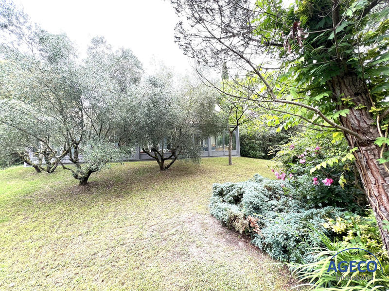 Villa - 348 m² - 6 pièces