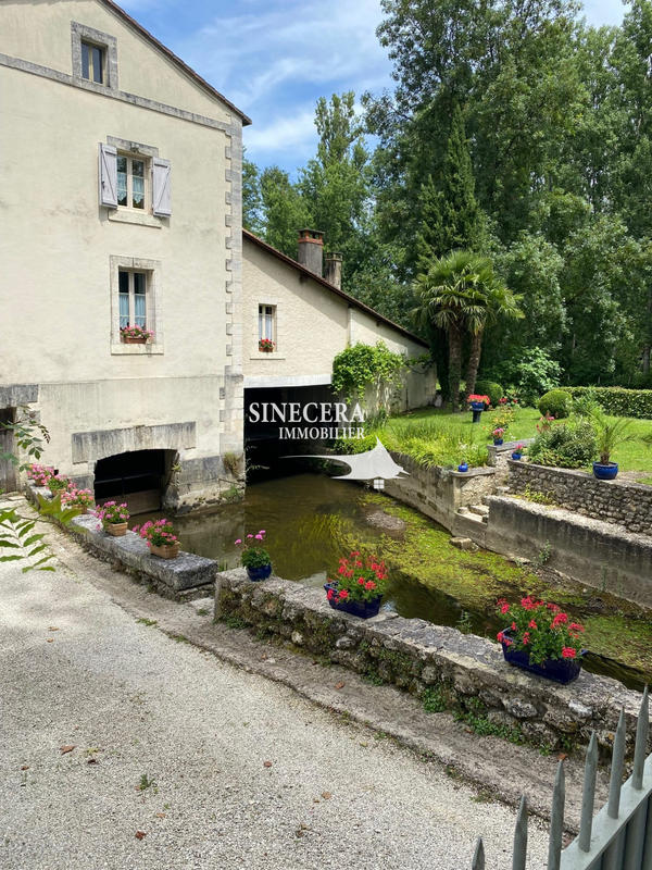 Maison - 220 m² - 8 pièces