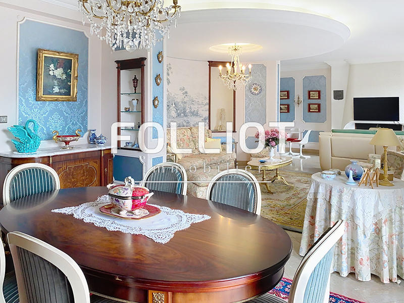 Appartement - 211 m² - 7 pièces