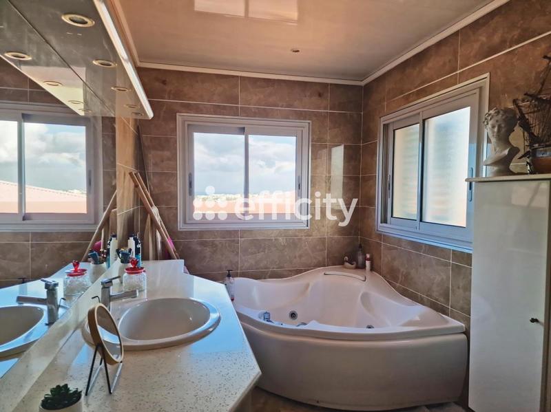 Maison - 168 m² - 4 pièces