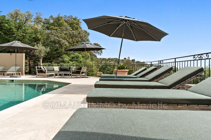 Villa - 300 m² - 6 pièces