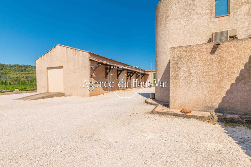 Château - 5 000 m² - 15 pièces