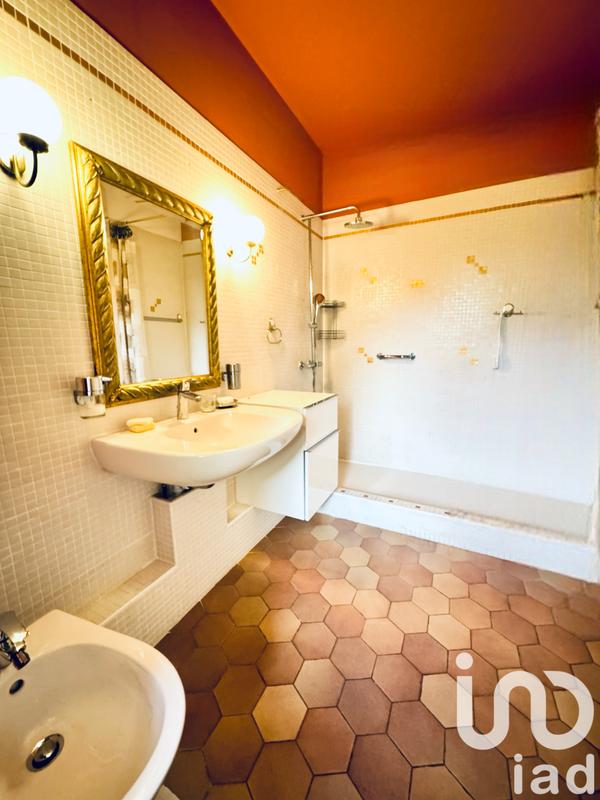 Maison - 230 m² - 8 pièces