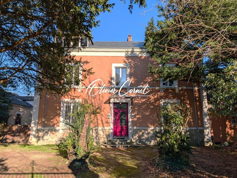 Propriété - 286 m² - 9 pièces