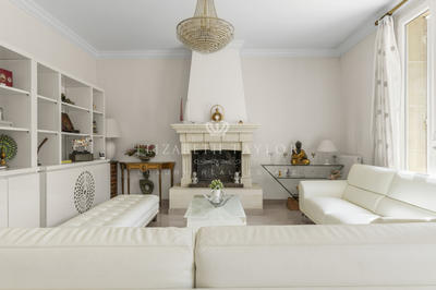 Maison - 298 m² - 10 pièces