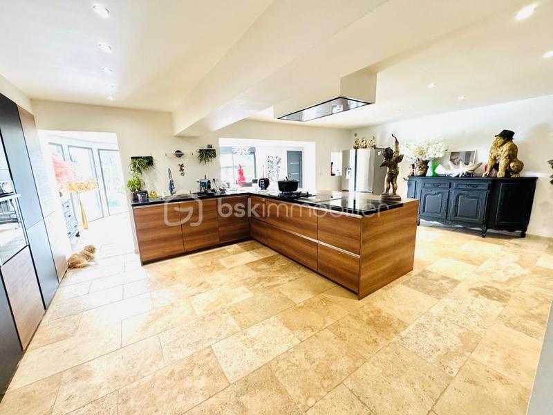 Propriété - 301 m² - 10 pièces