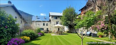 Maison traditionnelle - 275 m² - 12 pièces