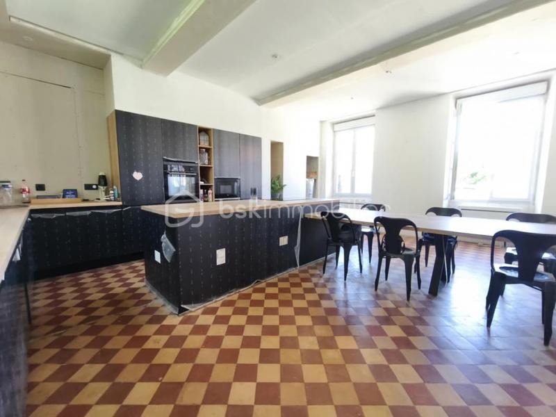 Maison - 238 m² - 7 pièces