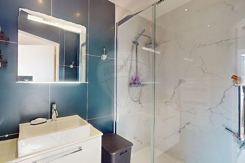 Maison - 245 m² - 6 pièces