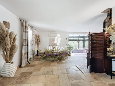 Maison - 210 m² - 9 pièces