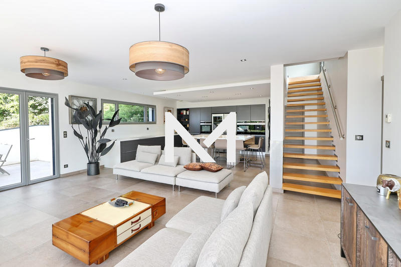 Maison contemporaine - 171 m² - 6 pièces