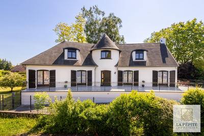 Villa - 267 m² - 10 pièces