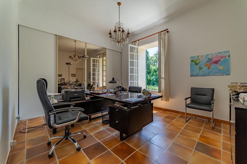 Mas - 440 m² - 12 pièces