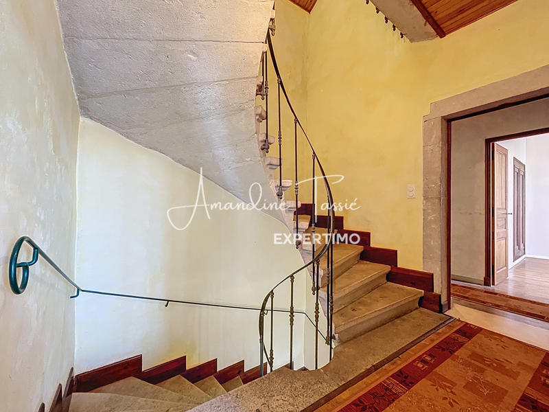 Maison - 204 m² - 6 pièces