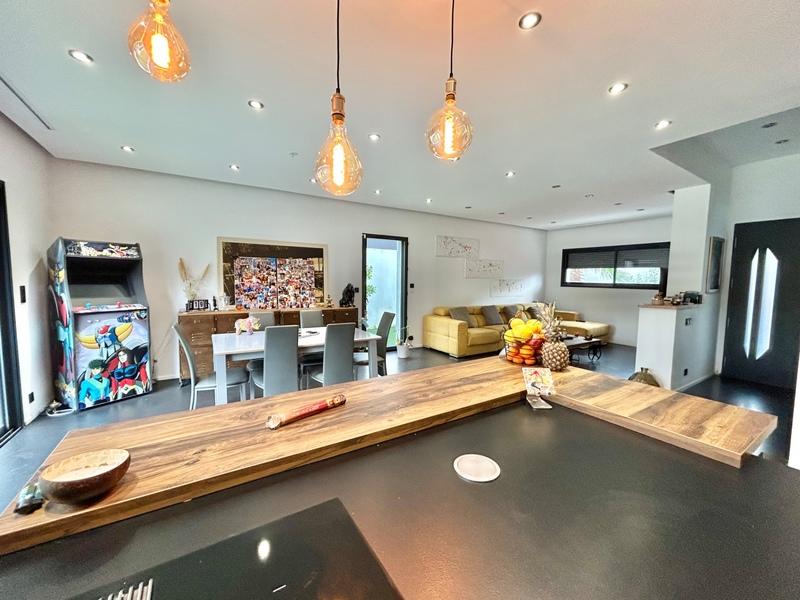 Maison - 165 m² - 5 pièces